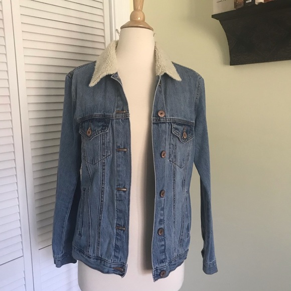 Forever 21 Jackets & Blazers - Forever 21 faux shearling denim jacket